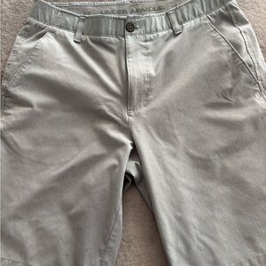 Under Armour Men's Light Gray Athletic Shorts